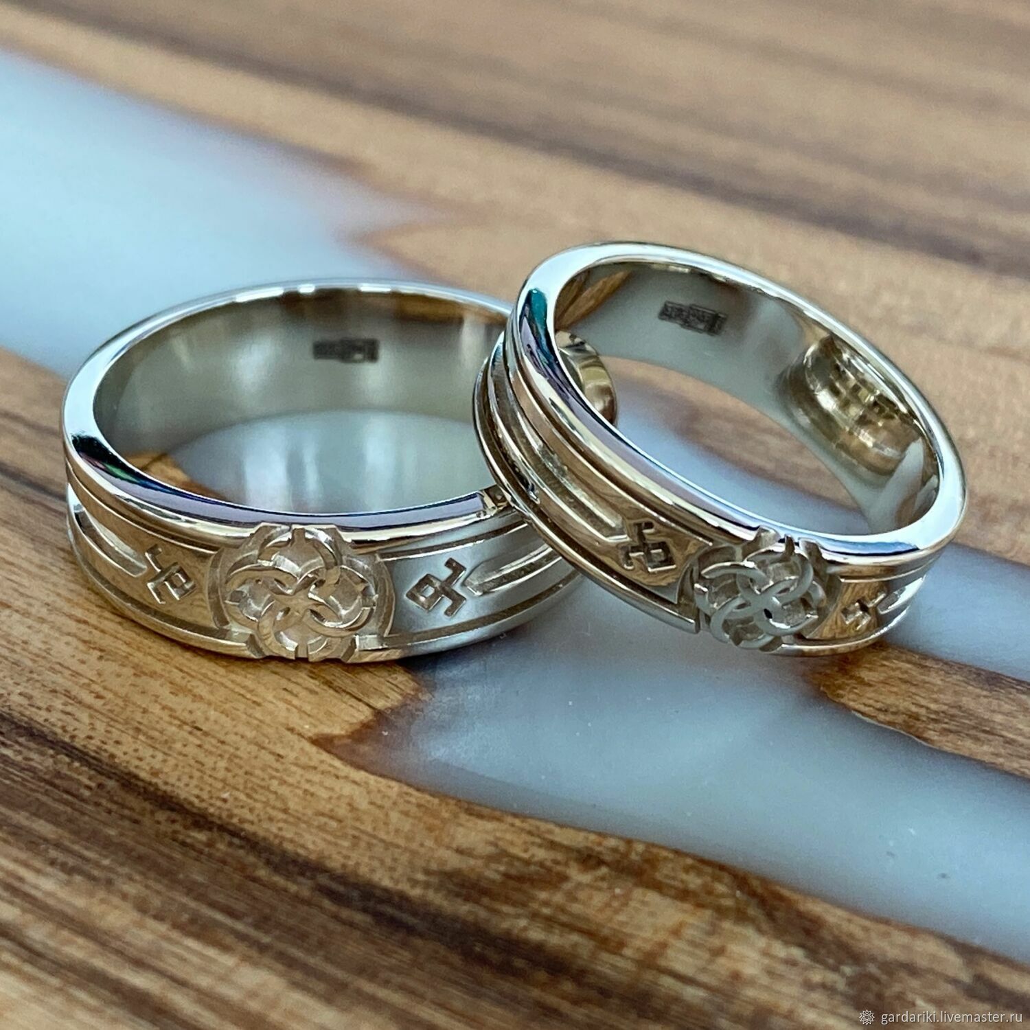 Необычные обручальные кольца ручной работы из белого золота | Свадебные кольца на заказ