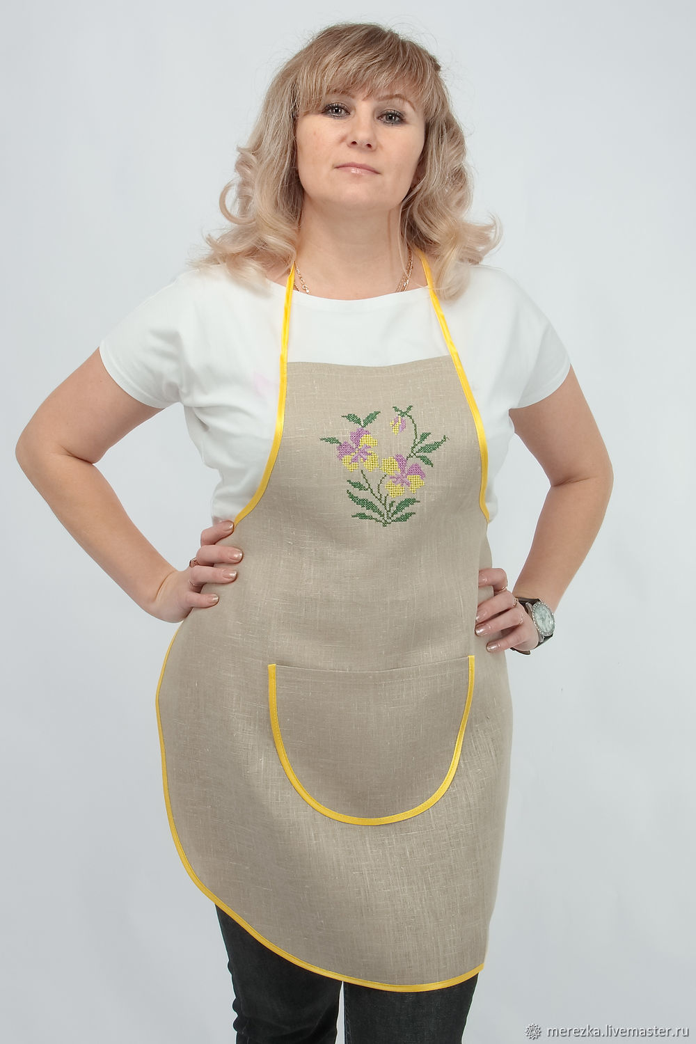 Фартуки: Фартук с вышивкой крестиком Анютины глазки купить в интернет ...
