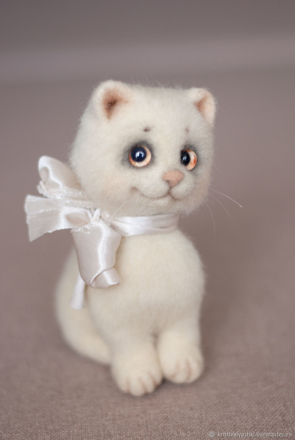 Валяная игрушка кошечка – заказать на Ярмарке Мастеров – ILJW9RU ...