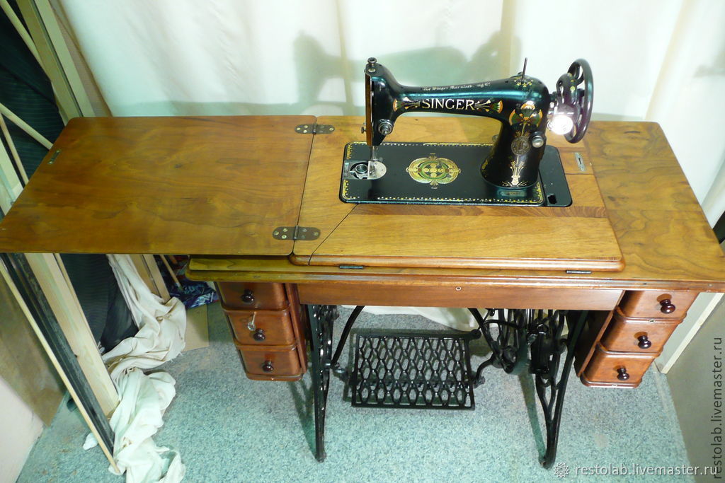 Продать швейную машинку зингер. Зингер швейная машинка 1908. Зингер ножная швейная машинка 50x. Швейная машинка (Zinger super 2001). Швейная машинка Зингер 1903 года.
