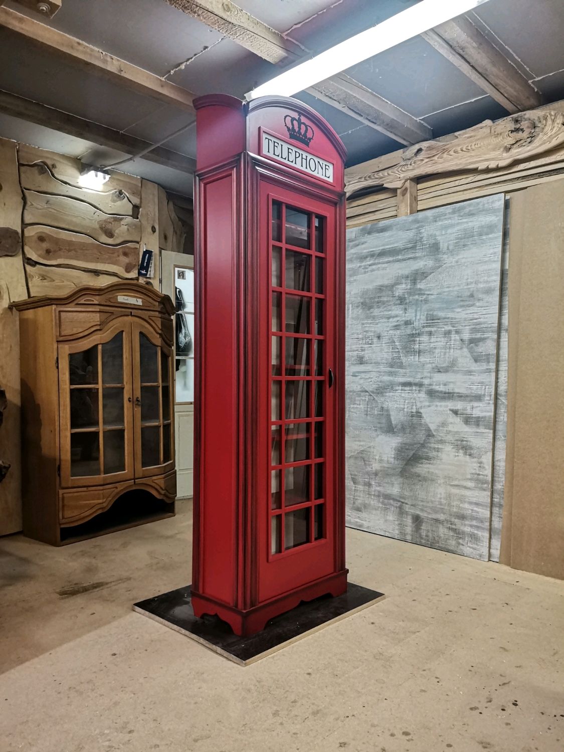 Лондонская телефонная будка во Львове