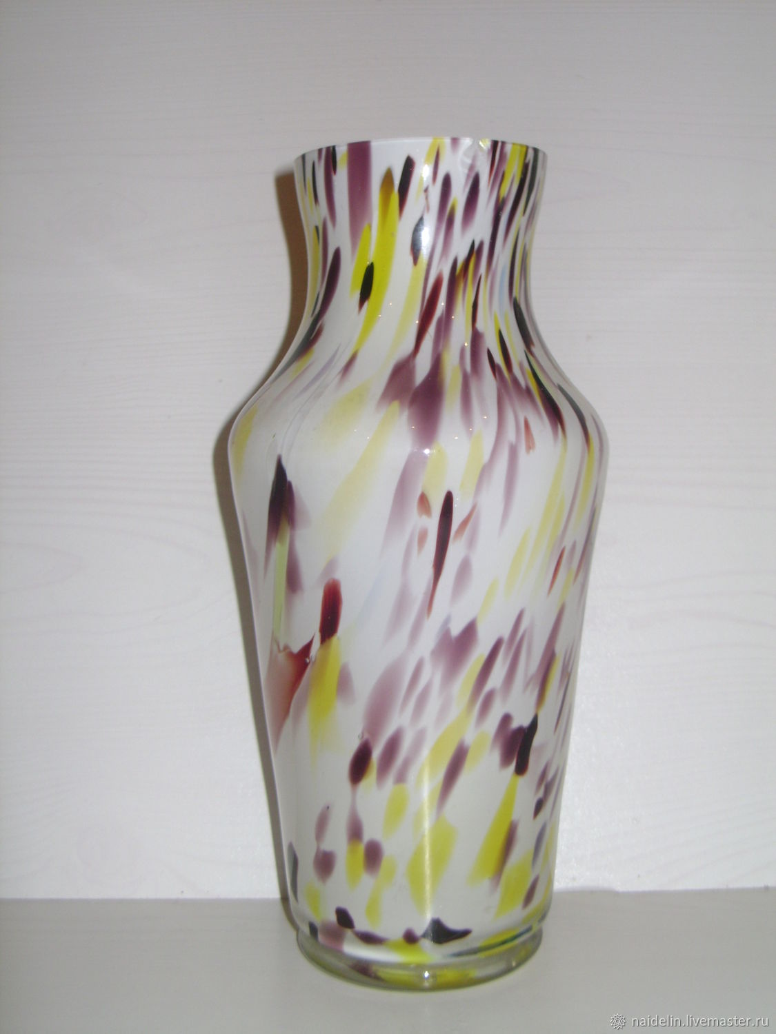 Арома ваза. Рисунок необычной вазы с изгибами. Ваза с изгибом стекло. Ваза изгиб. Ваза изогнутая.