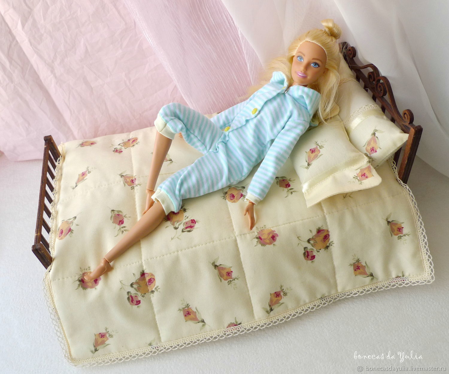 Постельное белье для кукольной кровати 30 см