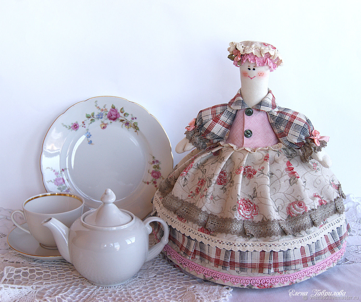 Doll-hot water bottle on the teapot Young Lady. Linen, pink, beige, Teapot cover, Magnitogorsk,  Фото №1