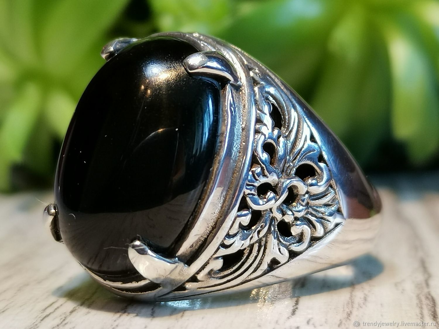 Перстень с черным ониксом