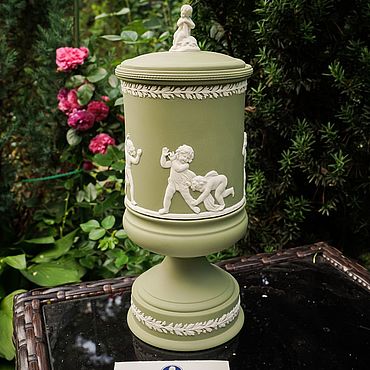 Винтаж ручной работы. Ярмарка Мастеров - ручная работа Винтаж: WEDGWOOD ваза "The Blind Man`s Buff", Англия, 1998 г.. Handmade.
