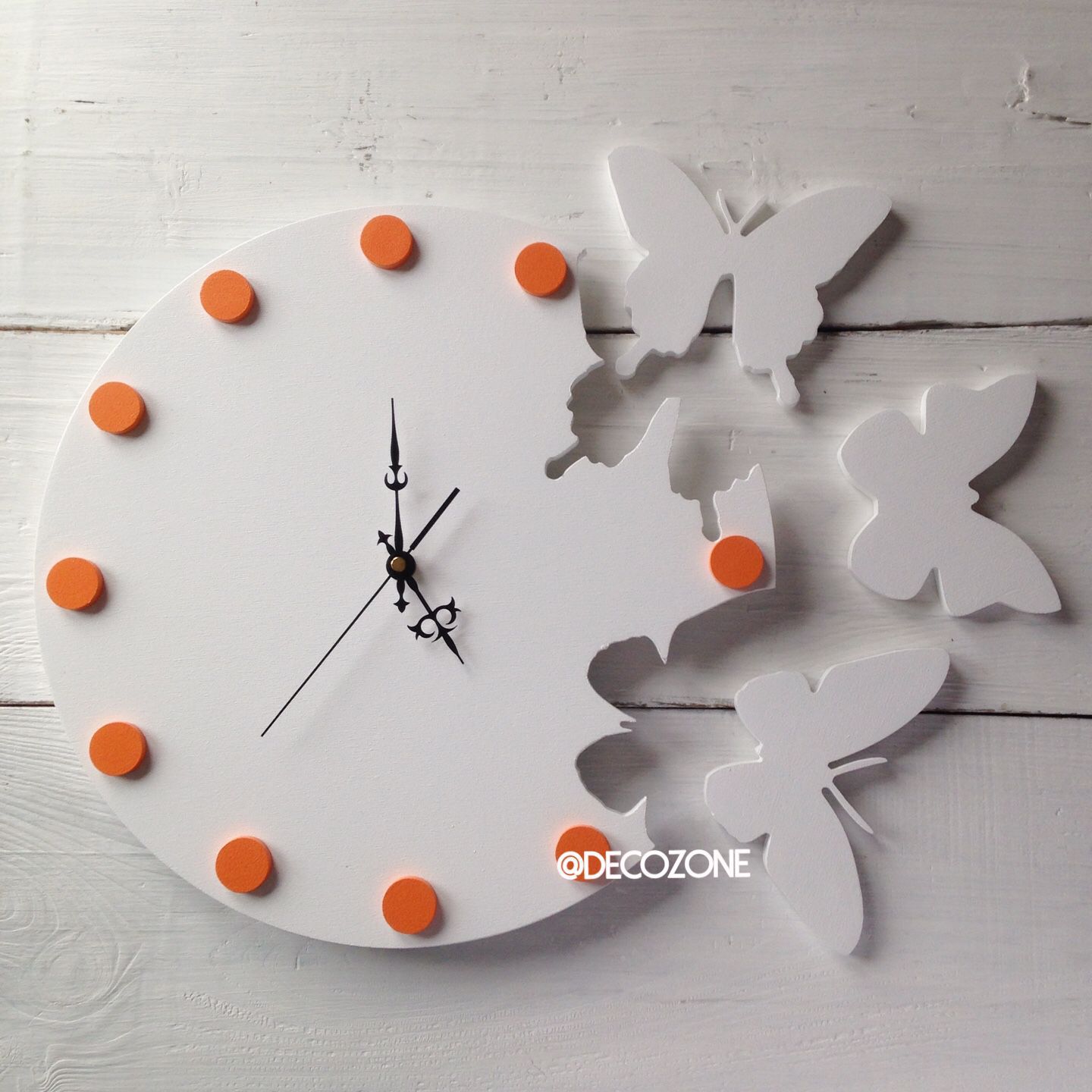 Часы с бабочками из фанеры