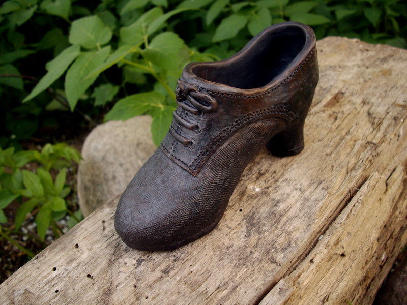 Чиривички. Ботинки из глины. Башмак из глины. Туфли из глины. Башмак обувь.