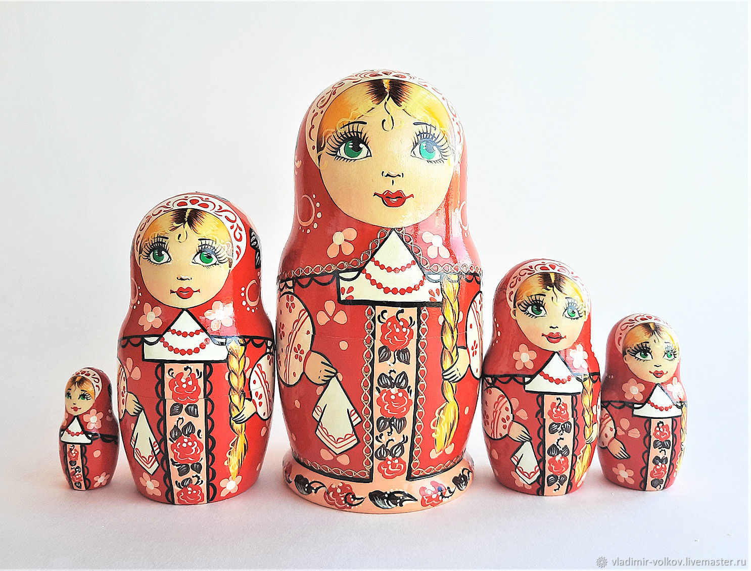 Матрешка русская расписная "С платочком" красная 5 мест в интернет ...