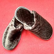 Обувь ручной работы handmade. Livemaster - original item Sheepskin slippers brown closed cape. Handmade.