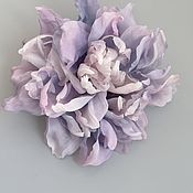 Брошь из шелка "Ирис Бордо и мелкие цветы"
