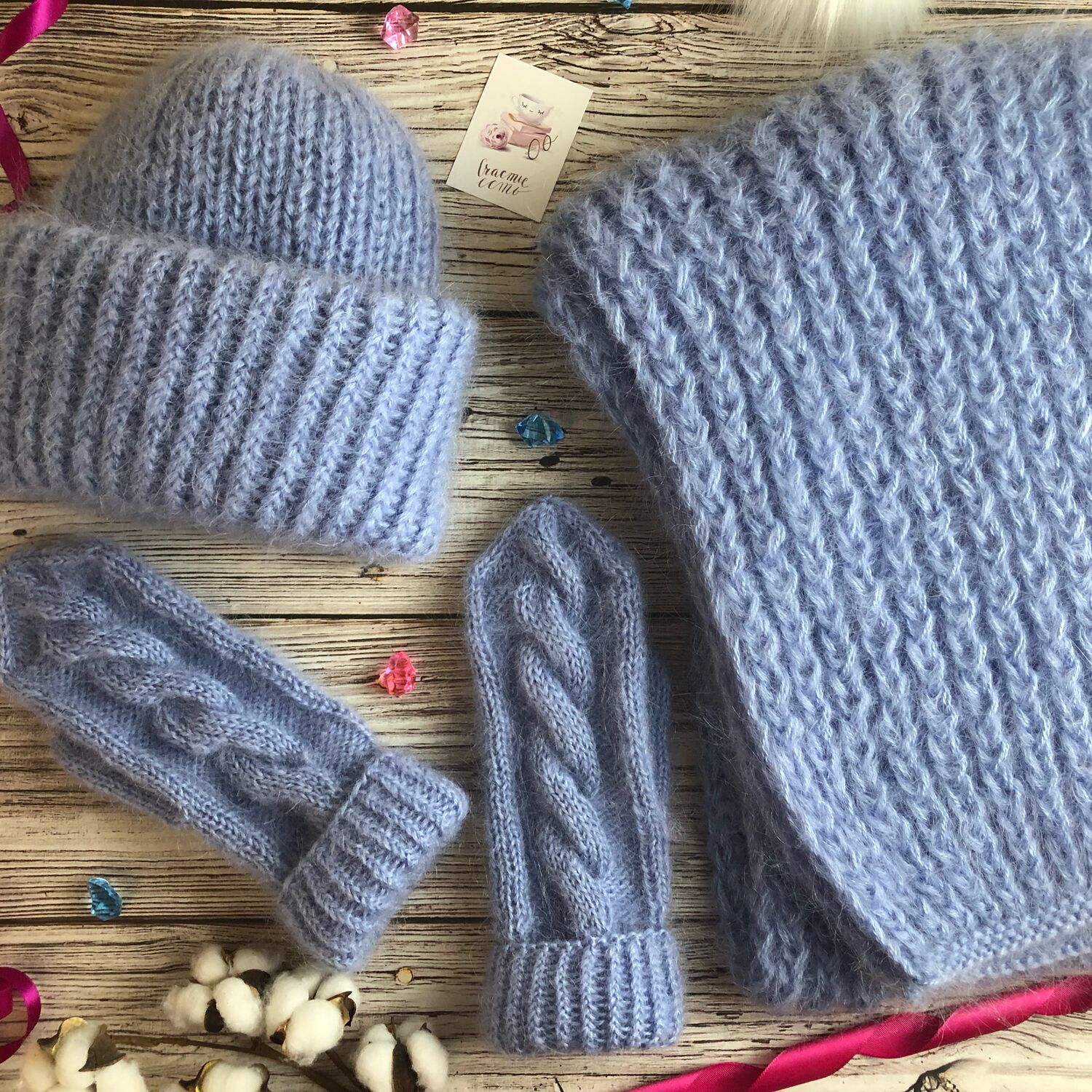 Тёплые вязаные комплекты – шапка, снуд и варежки женские зимние схема и описание