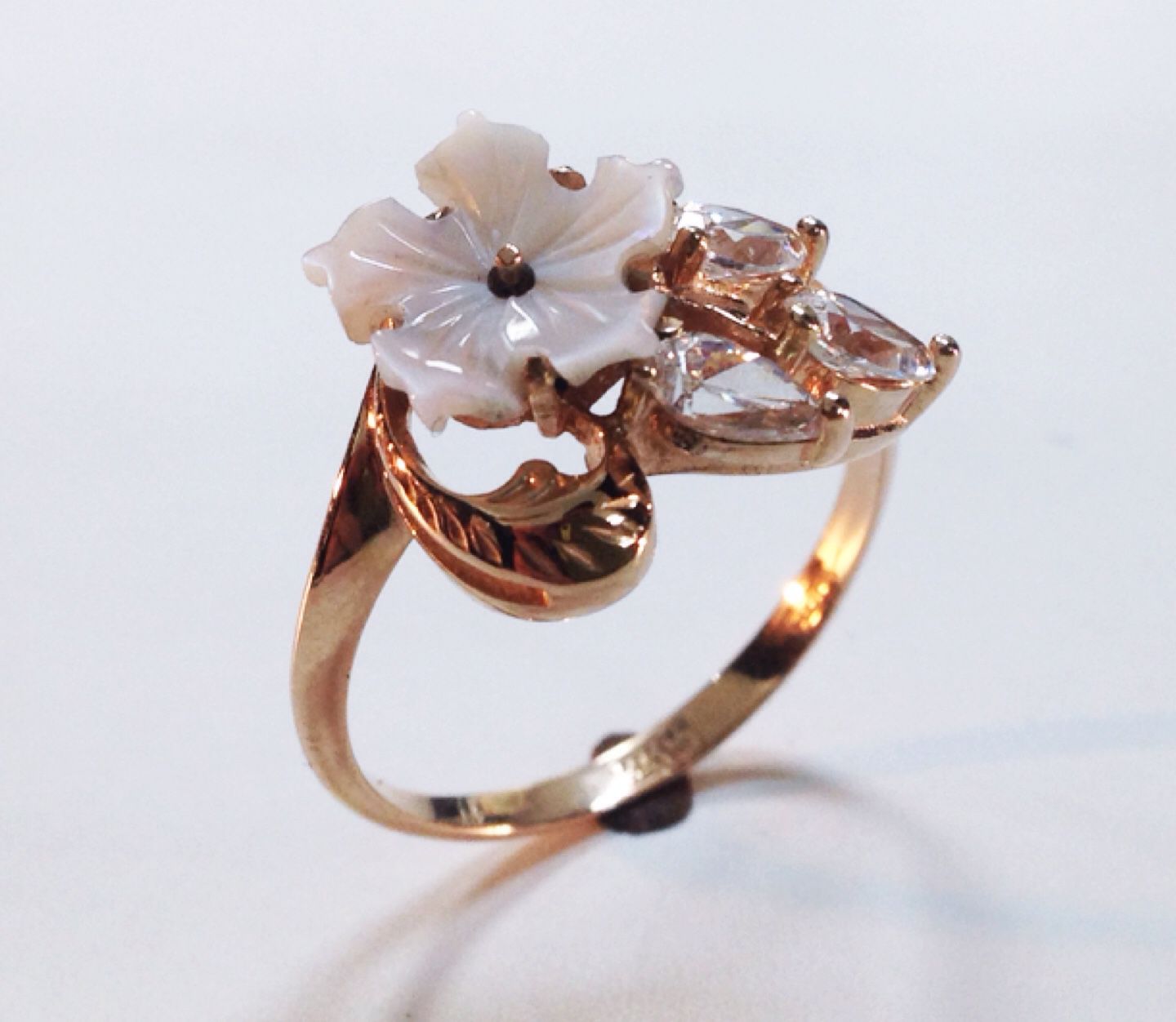 Кольцо с цветком золото