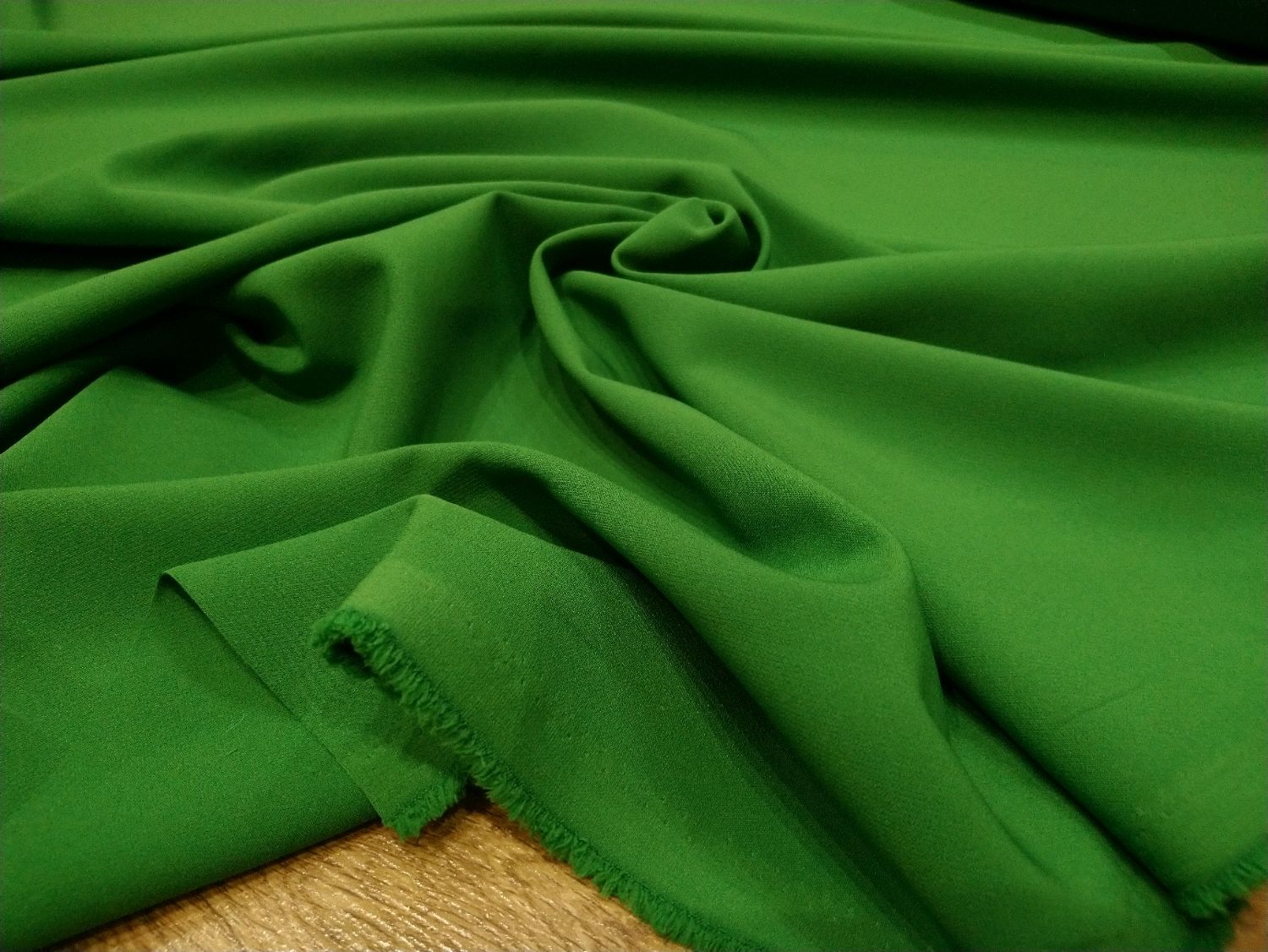 Слово сукно. Креп кади. Ткань креп Сингапур. Ткань креп 21310. Креп ткань зелёная.
