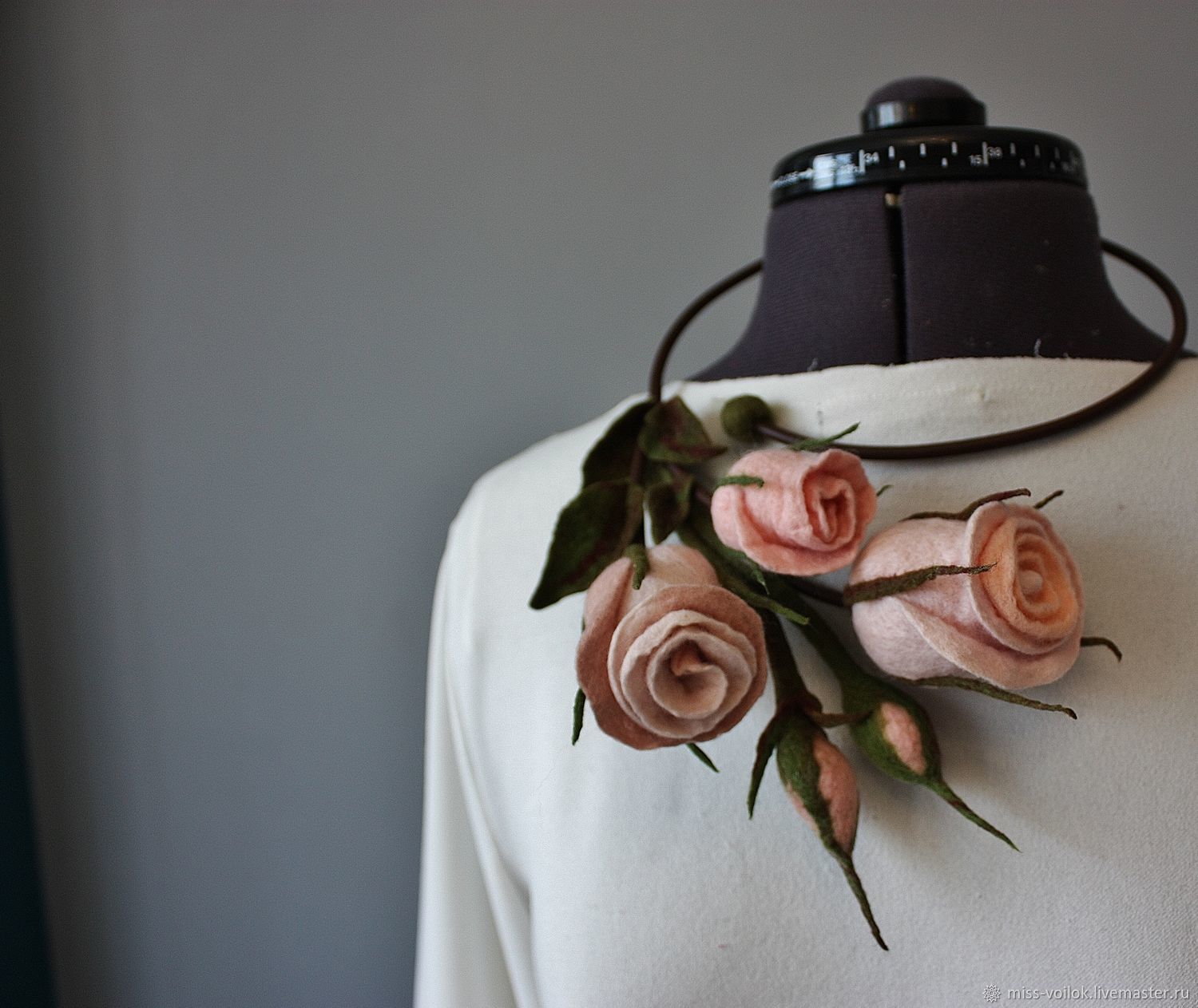 Комплект Розовые розы (колье + 2 пары сережек + кольцо)