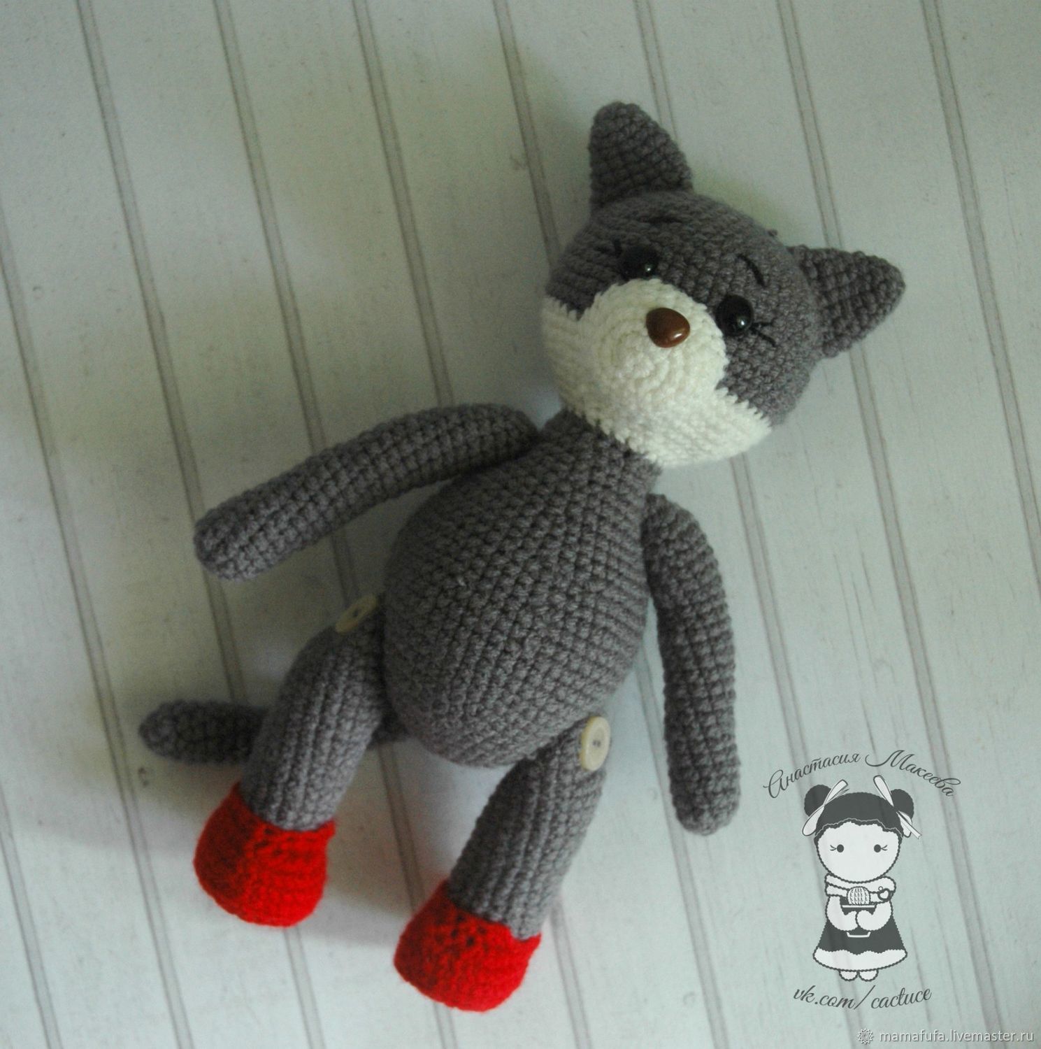 This master class will teach how to create a toy-pendant knitted cat This master class will teach how to create a toy-pendant knitted cat