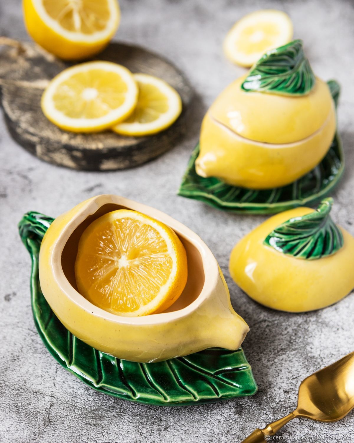 Посуда с лимонами