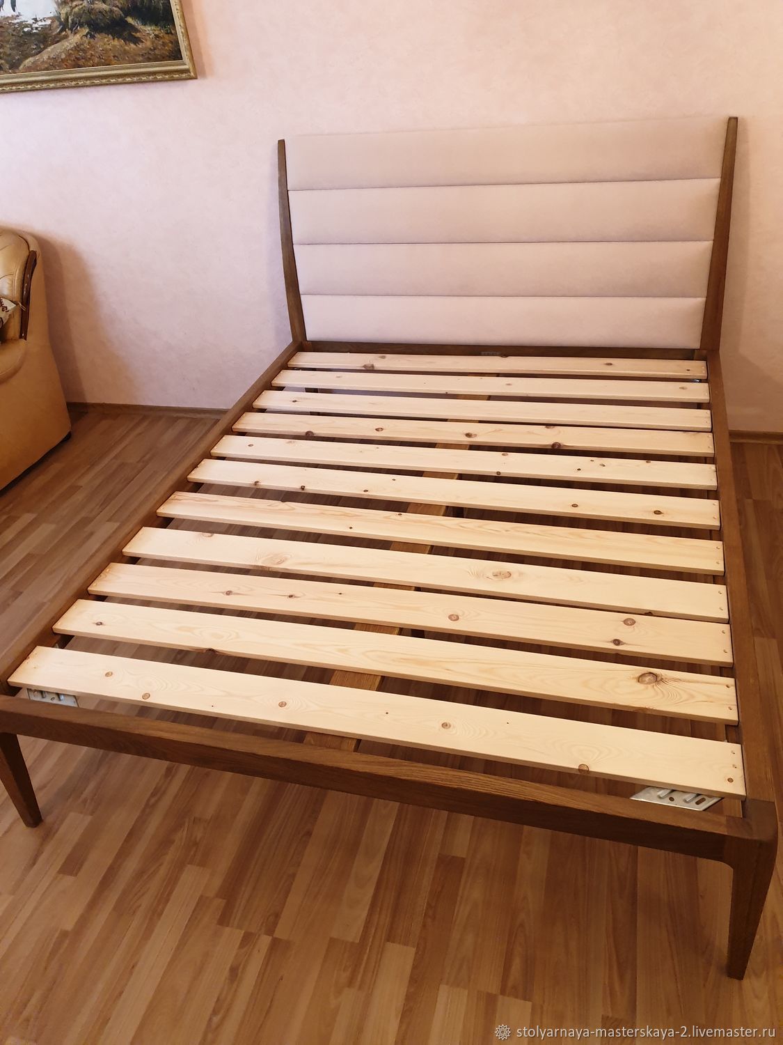 Высокая кровать из массива дуба с изголовьем из флока – заказать на ...