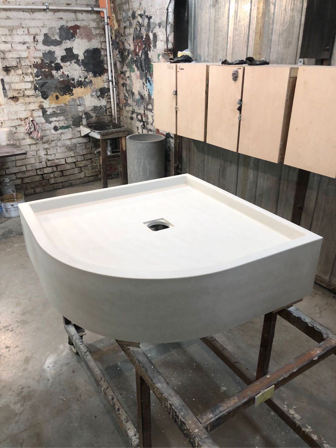 Поддон для душевой. Поддон из бетона. Душевой поддон. Бетонный поддон ...