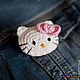 Заказать Брошь "Hello Kitty". Мария (Мастерская TriKote). Ярмарка Мастеров. . Брошь-булавка Фото №3
