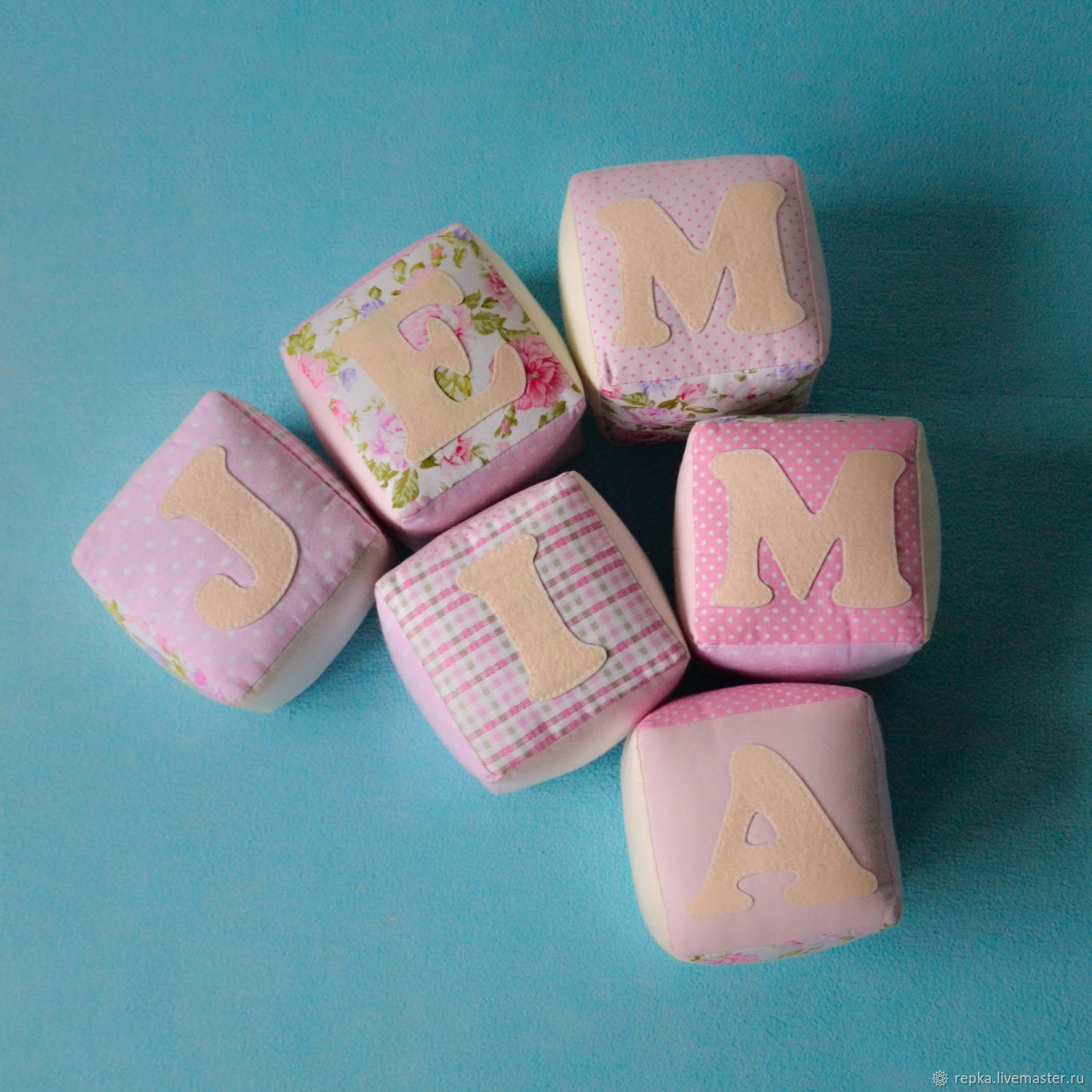 Кубик с именем малыша