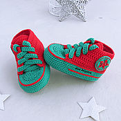 Одежда детская handmade. Livemaster - original item Booties sneakers knitted children`s red and green. Handmade.