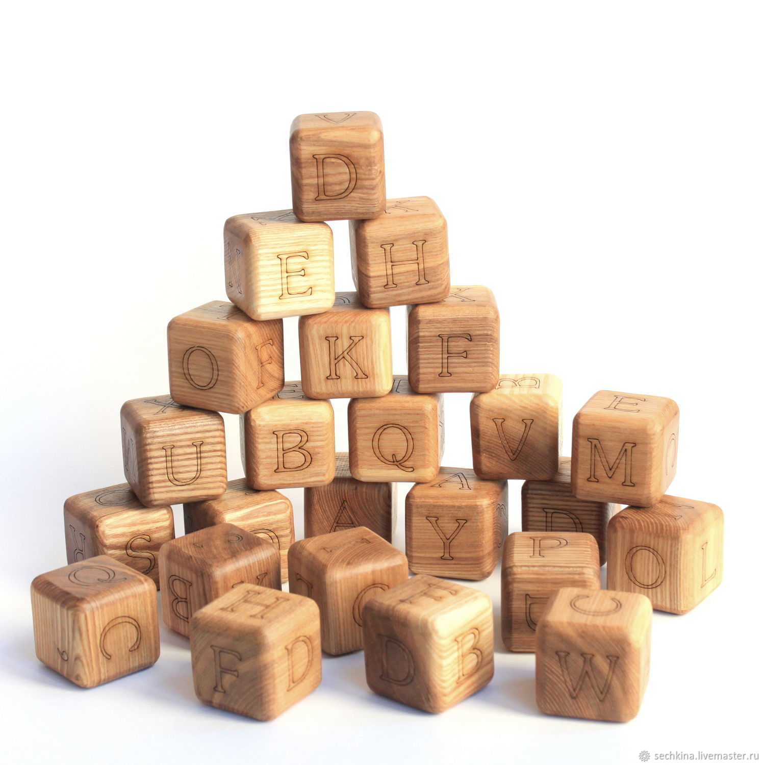 Деревянные кубики с английскими буквами