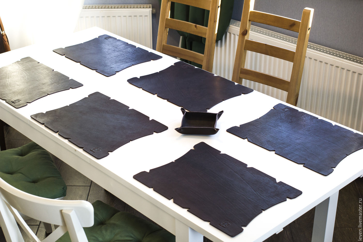 коврик для стола из кожи