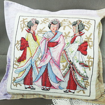 Декоративная наволочка на подушку Гейши с ручной вышивкой крестом
