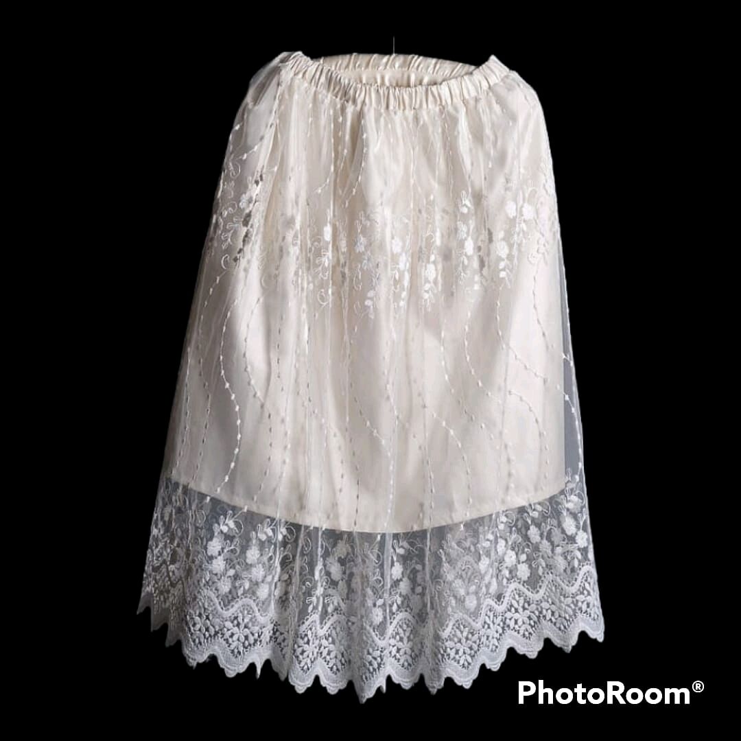 Атласная юбка чёрного цвета с кружевом Изабелла ᐅ купить в Itelle