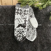 Downy white scarf with a pattern, 18