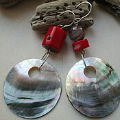 Серебряные асимметричные серьги с гранатом