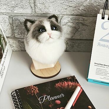 Куклы и игрушки ручной работы. Ярмарка Мастеров - ручная работа Валяный бюст кота — валяние ручной работы на деревянной подставке. Handmade.