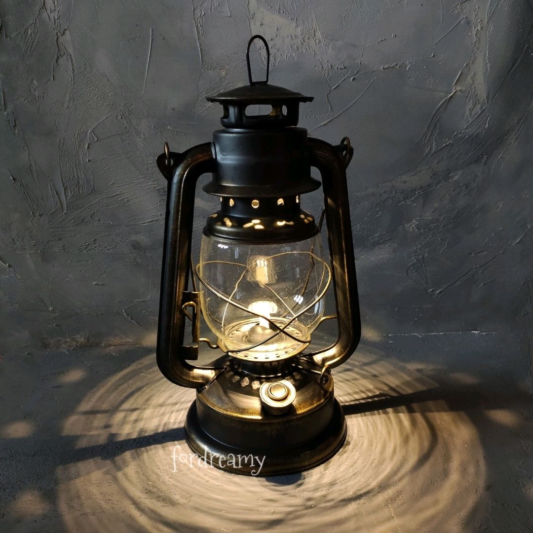 Керосиновая лампа фонарь на батарейках черная для фотосессии дома дачи .