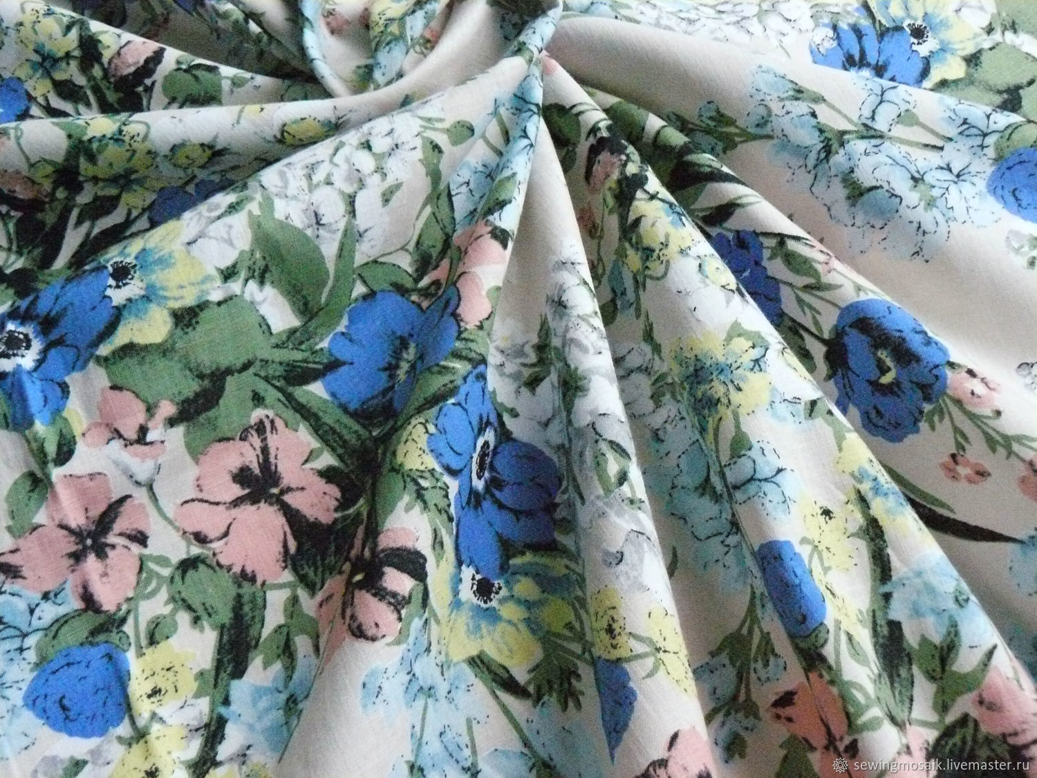 italian fabric cotton 60% linen 40% with a pattern of meadow flowers ...