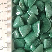Ооо самоцвет. Празем кварц камень. Зеленый кварц камень галтовка. Празем кварц галтовка. Зеленый агат празем камень.