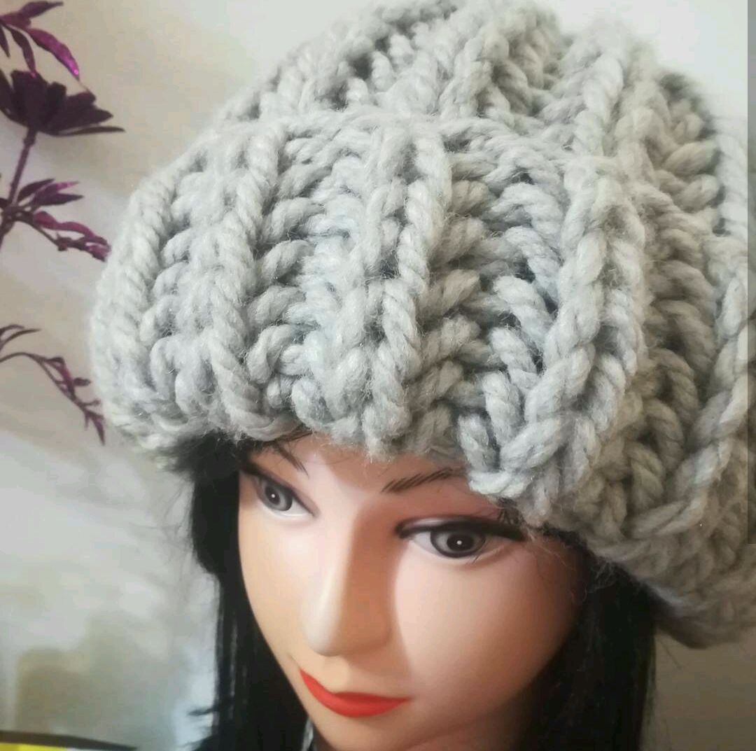 Зимняя шапка для женщин связанная спицами с градиентом – описание, фото и видео