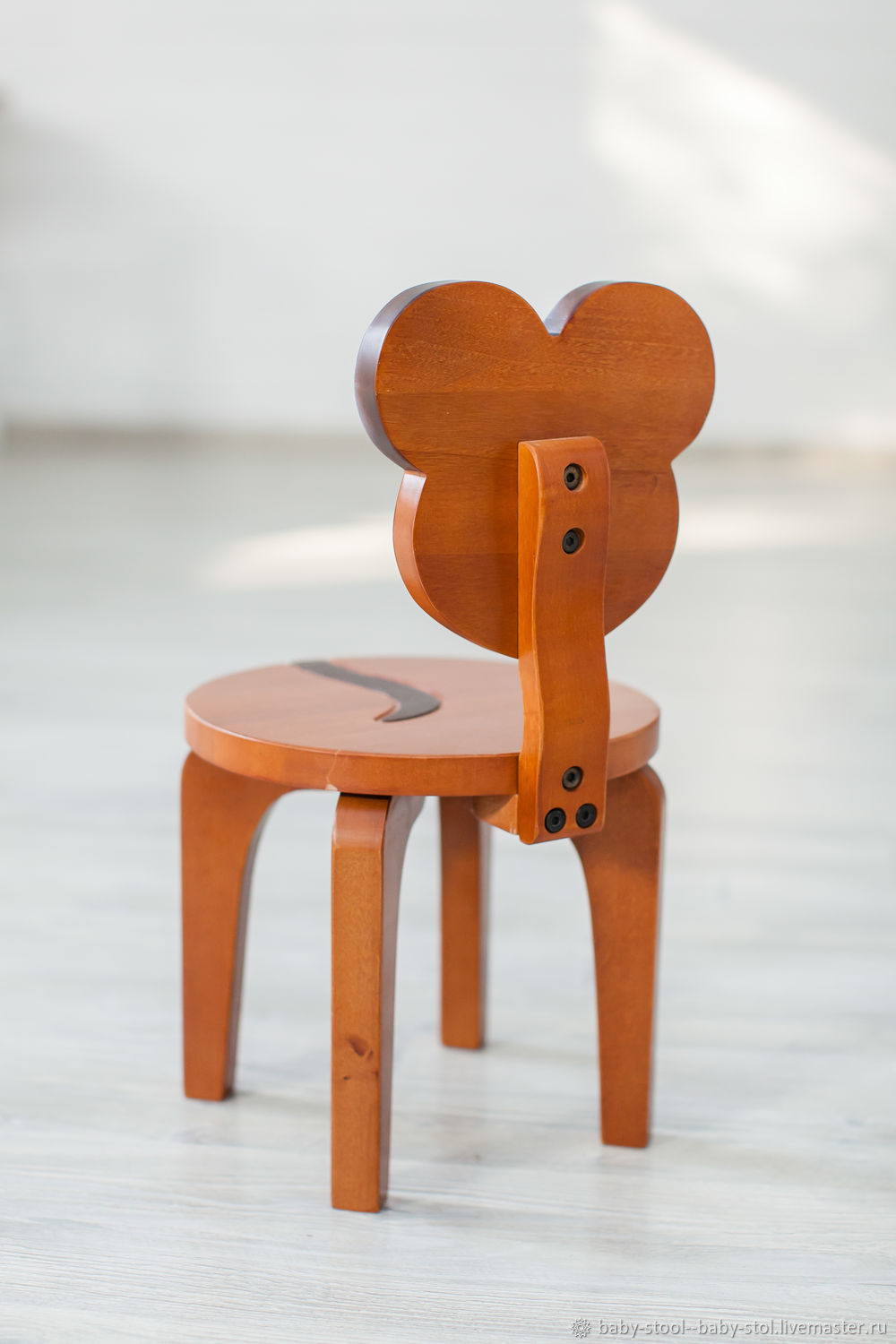 Детский стул деревянный низкий