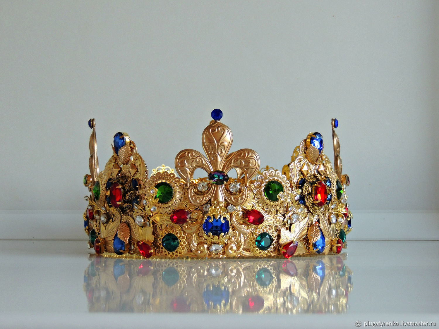 Золото императора тнт участники. Корона мужская. Роскошная мужская корона. Мужская корона обруч. Винтажные короны мужские.