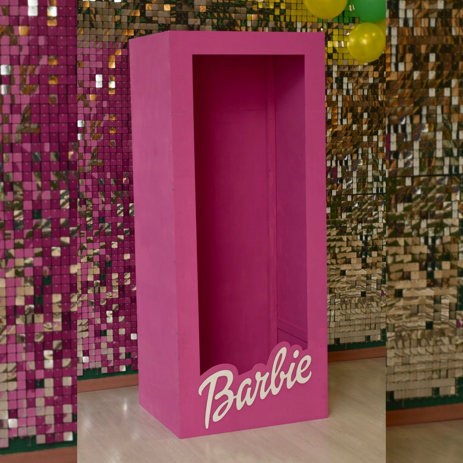 Коробки для фотозоны. Фотозона коробка Барби. Коробка Барби для фотосессии. Коробка Барби декорация.