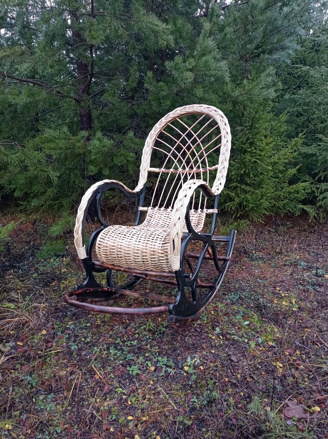 Кресло-качалка плетеное из ротанга 
