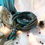 Вязаный шарф-колье Настроение цвета Феерии со съемной брошью