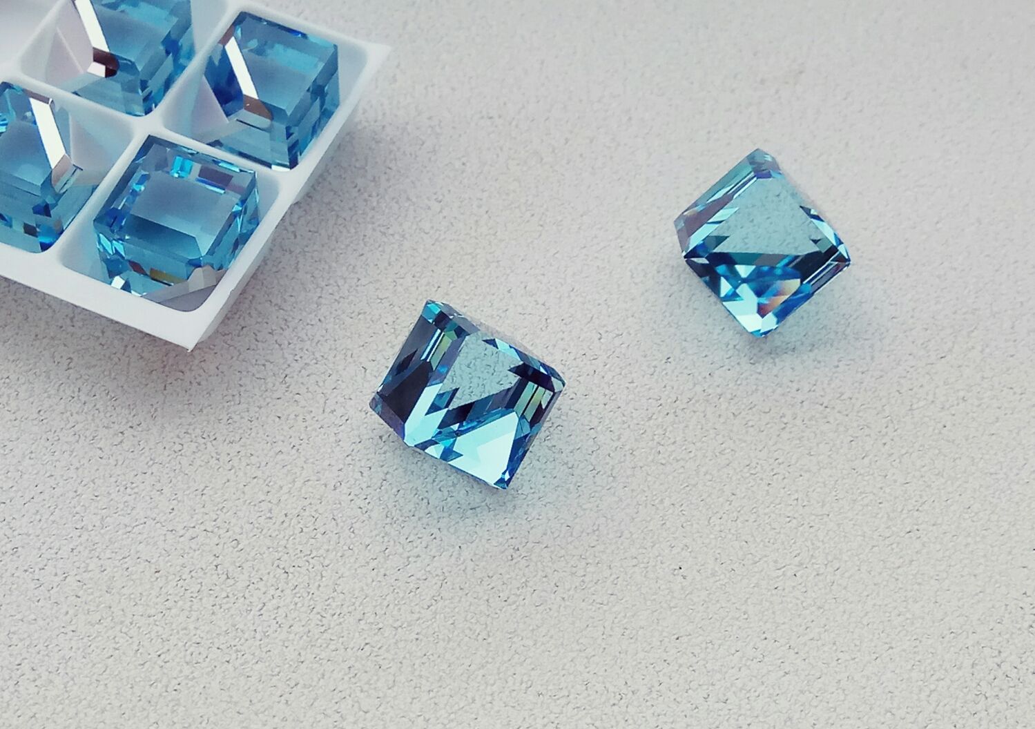 Кристалл Сваровски куб 4841 8 мм цвет Crystal cal