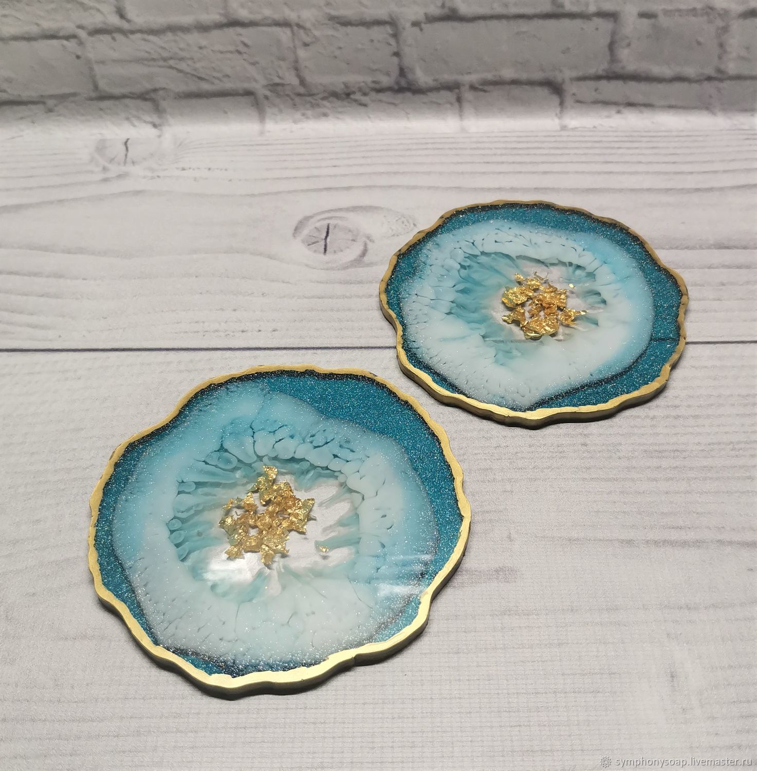 Подставки из эпоксидной смолы. Подставка под горячее из эпоксидной смолы. Эпоксидная смола подставка под чашку. Подставки из смолы эпоксидной золото. Подставки из эпоксидной смолы.