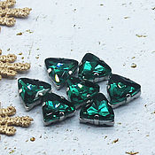 Материалы для творчества handmade. Livemaster - original item Rhinestones 12 mm Green emerald in a triangle frame. Handmade.