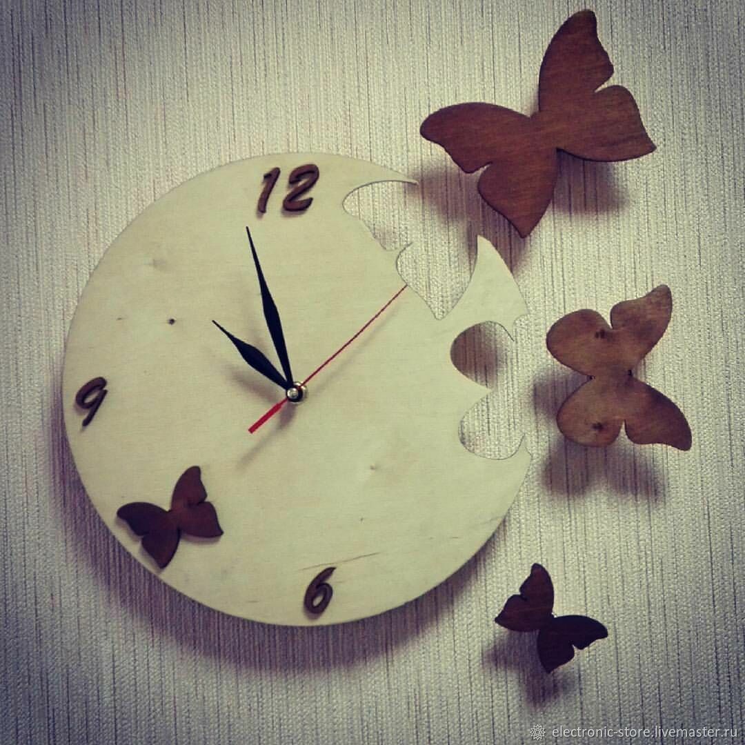 Часы из бабочек