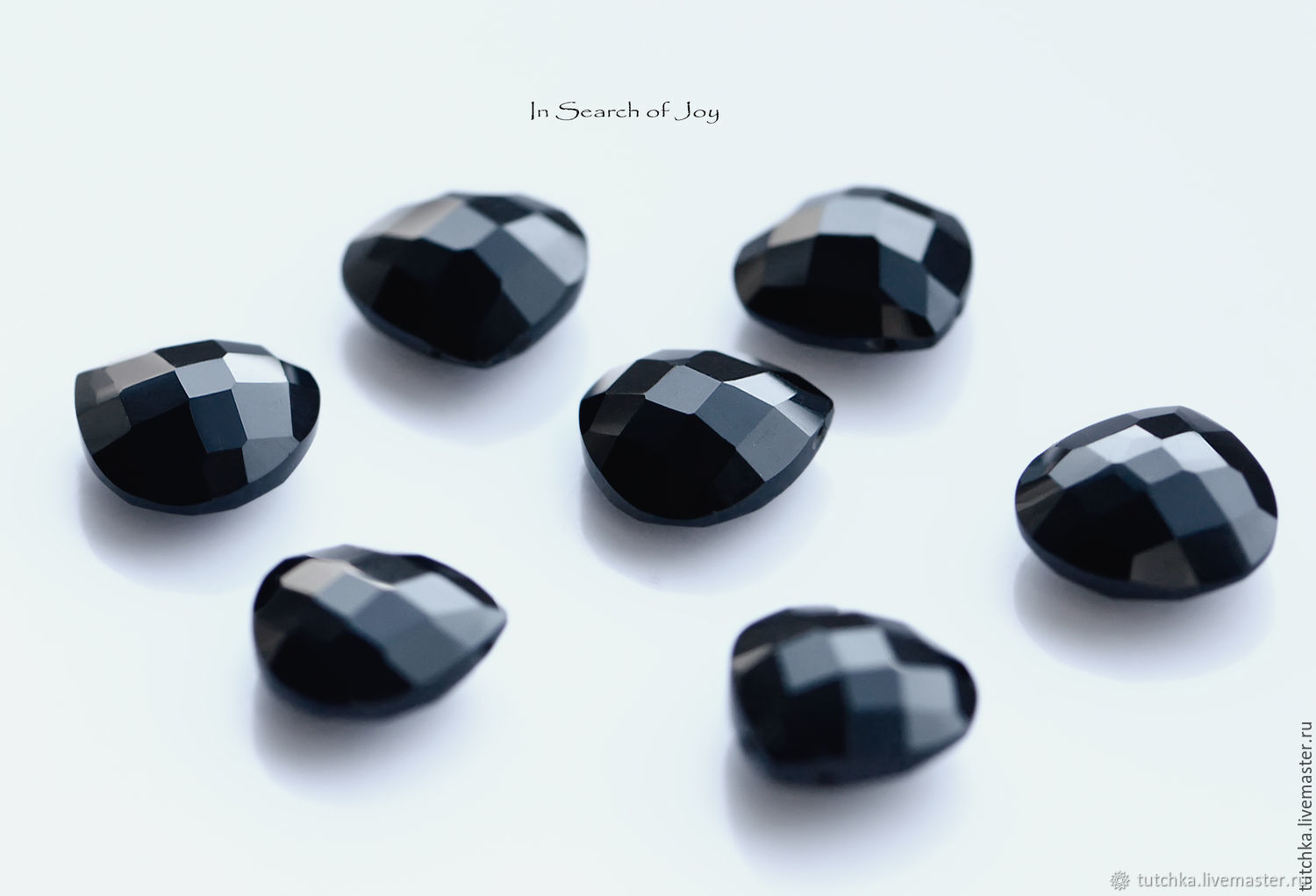 Черный поделочный камень