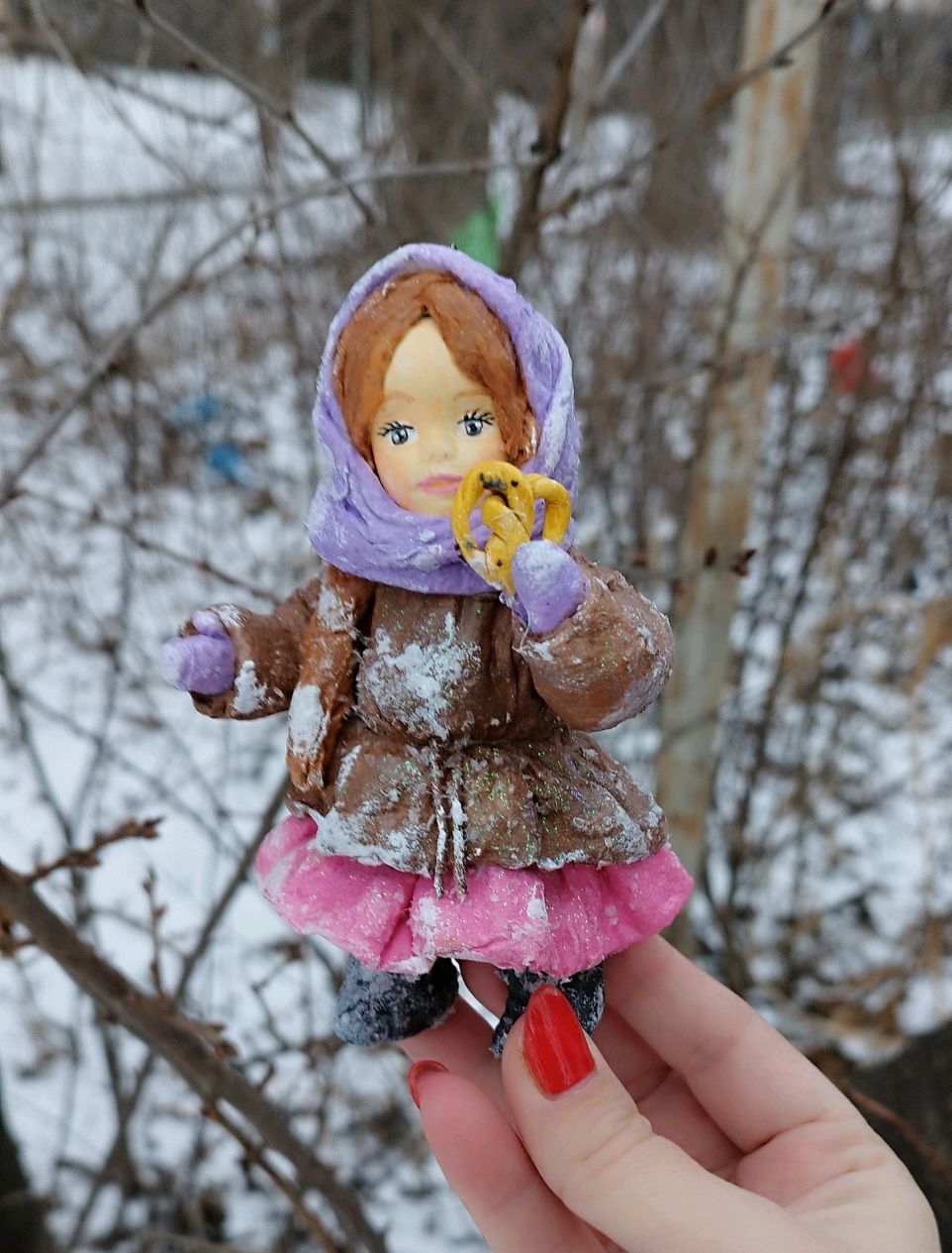 Ватная ёлочная игрушка- девушка с крендельком – купить онлайн на ...