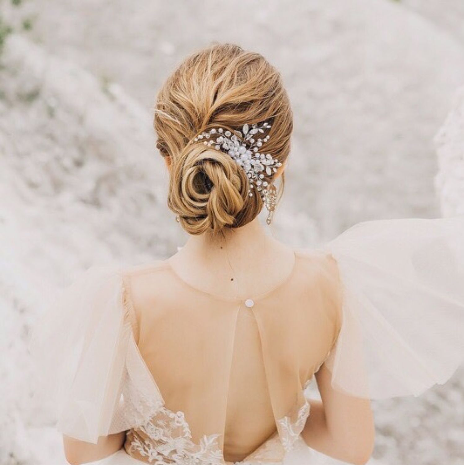 Гребень свадьба. Гребешки для волос Свадебные. Свадебный гребень для волос. Гребень для волос на свадьбу для невесты. Гребень для невесты "перышко".