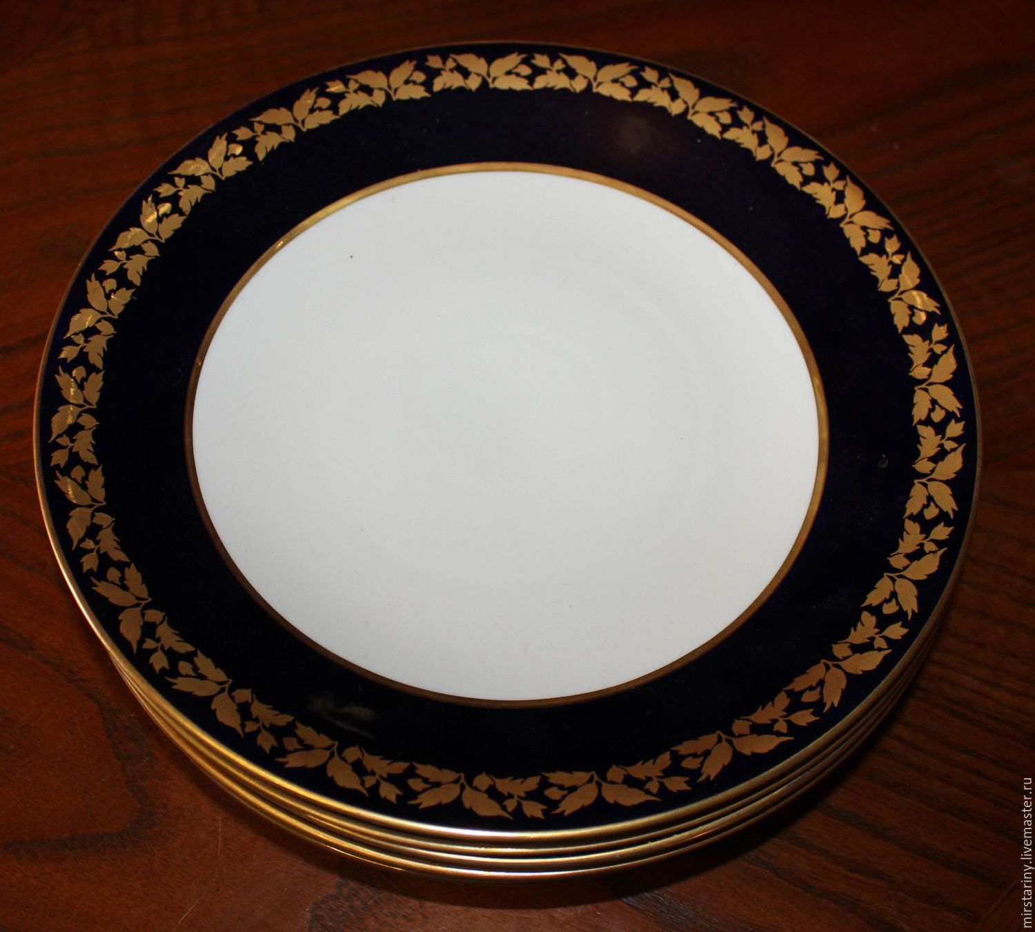 Large dinner plates, cobalt with gold rim, Weimar, Germany shop